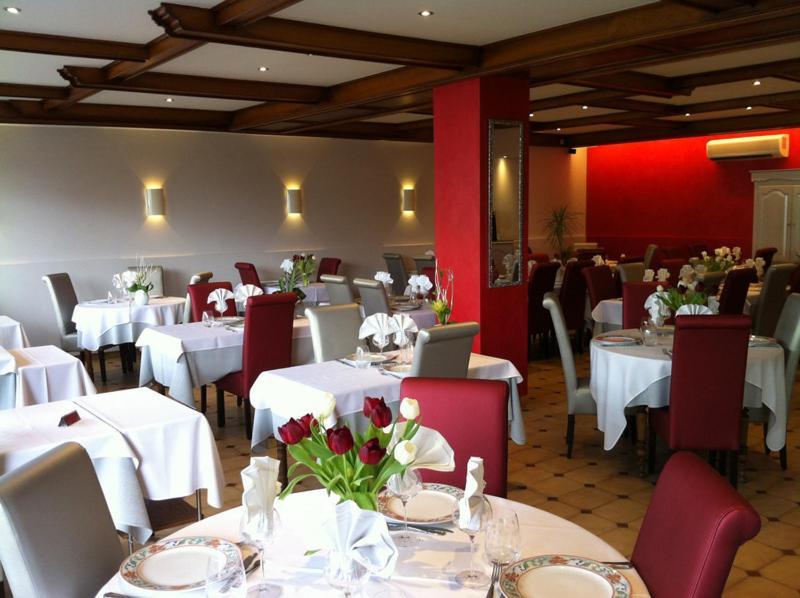 Hotel-Restaurant "Les Rochers" La Balme-de-Sillingy Exteriér fotografie